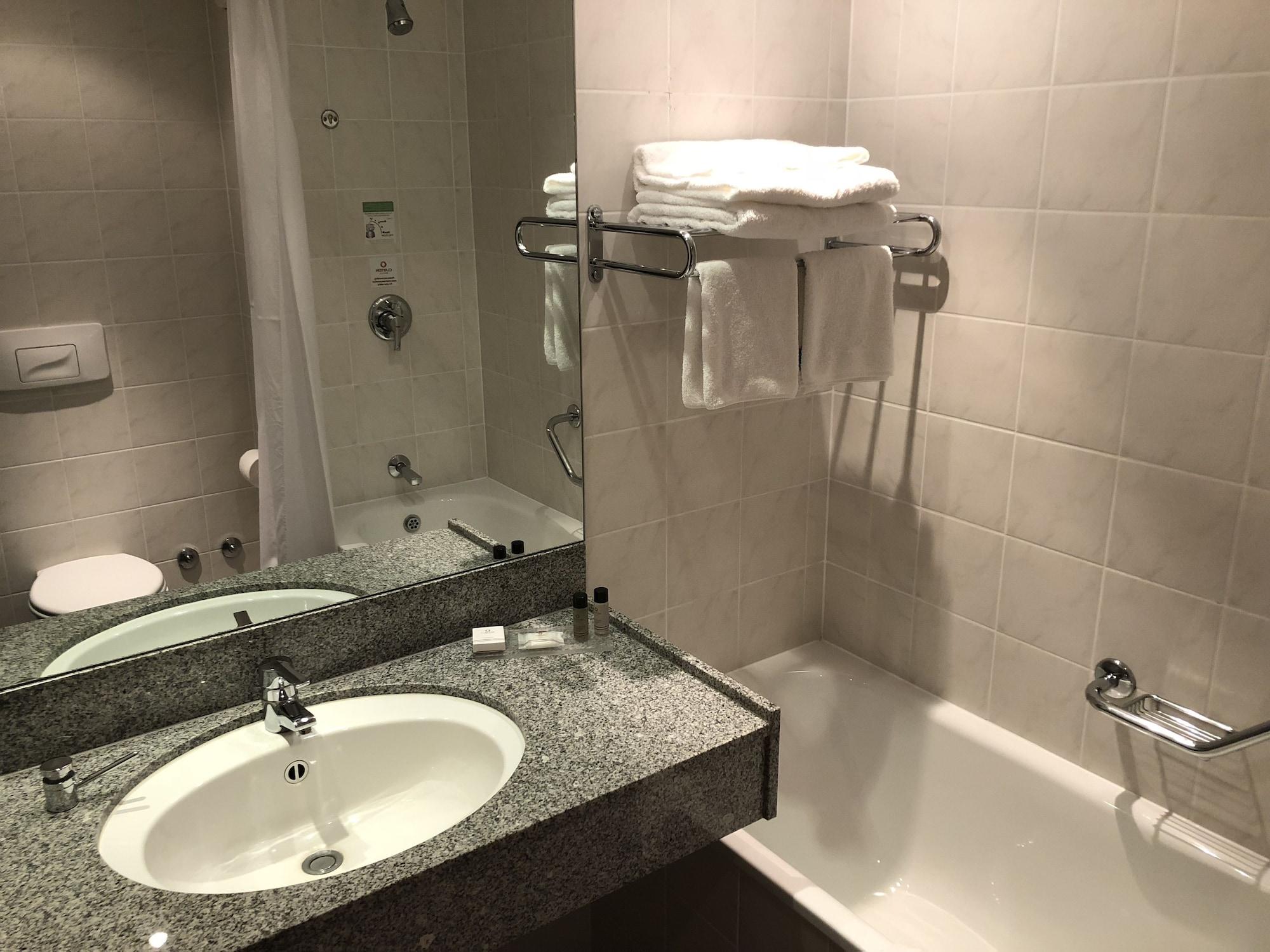 Clayton Hotel לאופרדסטאון מראה חיצוני תמונה